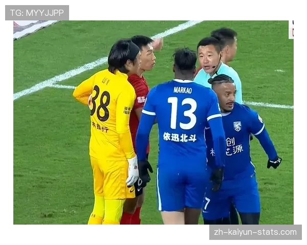 身体冲撞犯规的判定标准及裁判执行规则详解